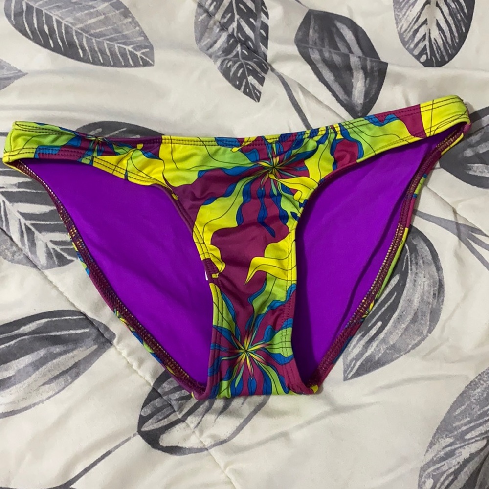 NEW⭐️ Koral Purple Design Bikini - Bottom Size S